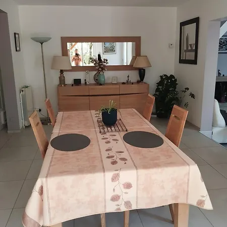Maison *